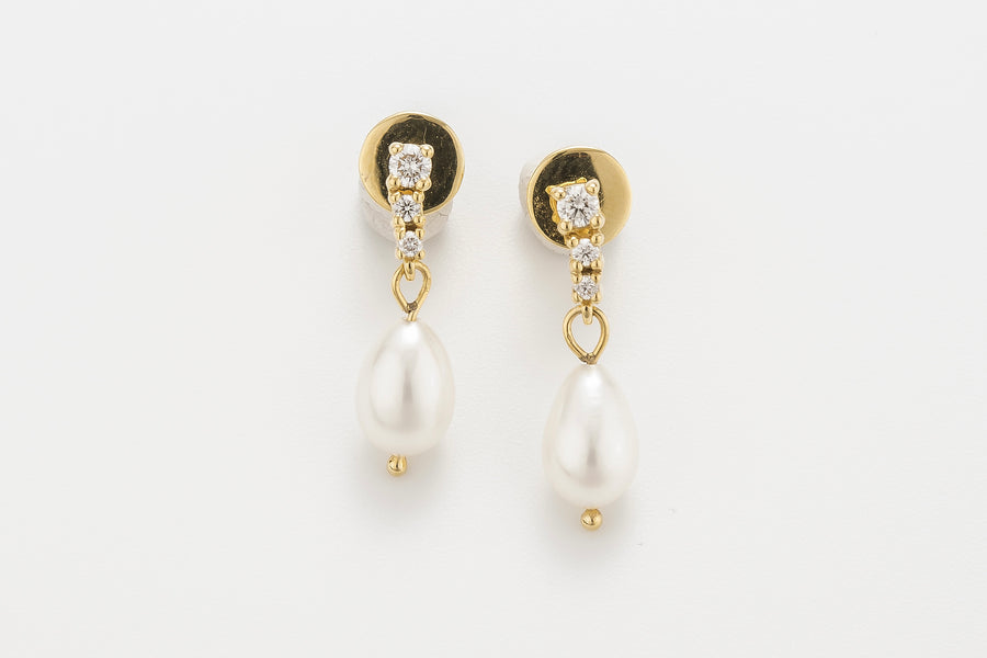 18K pearl and diamond earring